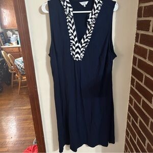 Crown & Ivy Size 2x Navy Blue Sleeveless Chevron Trim Dress